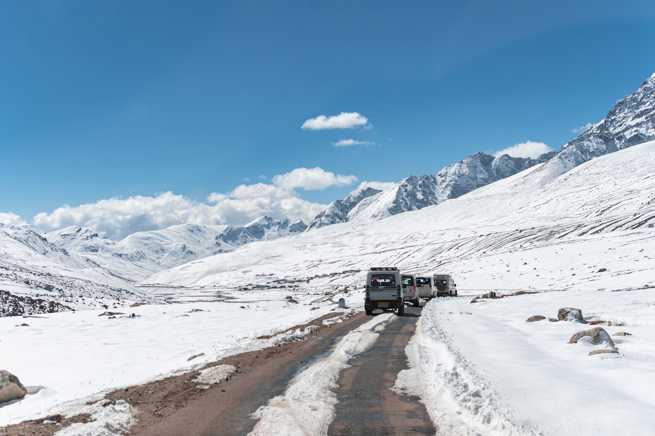 The Old Silk Route: Zuluk & Nathang — Thirty-two hairpins, a valley at 4,100 m, and homestays with wood stoves