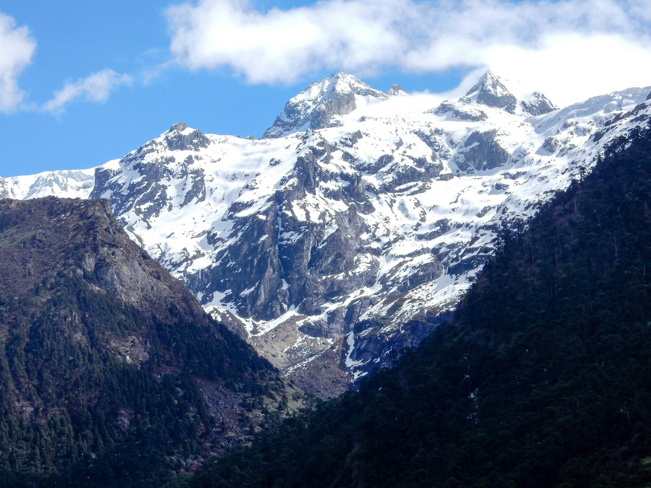 Pelling & West Sikkim — Kanchenjunga from the balcony, and the ruins of the old kingdom